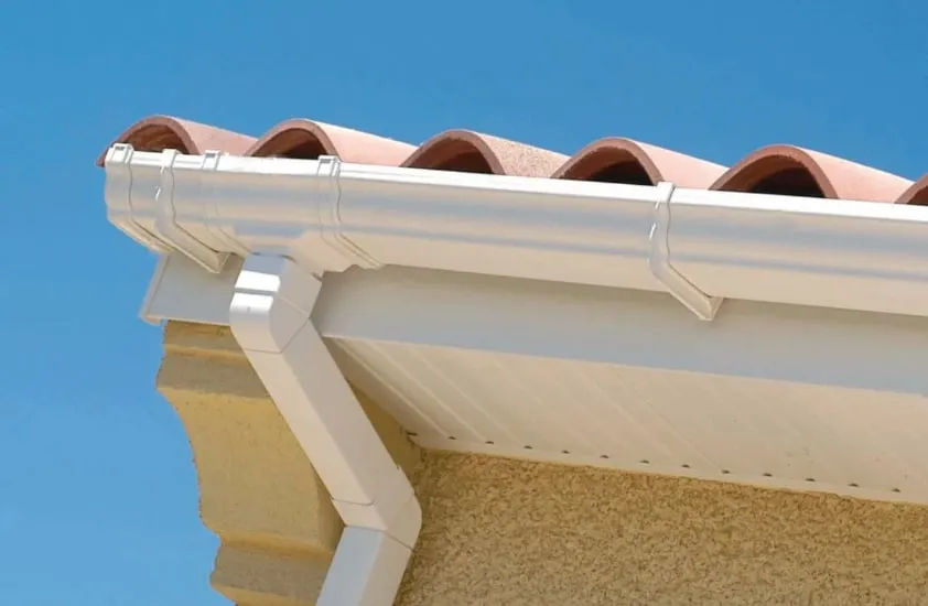 Tuiles canal et gouttières PVC