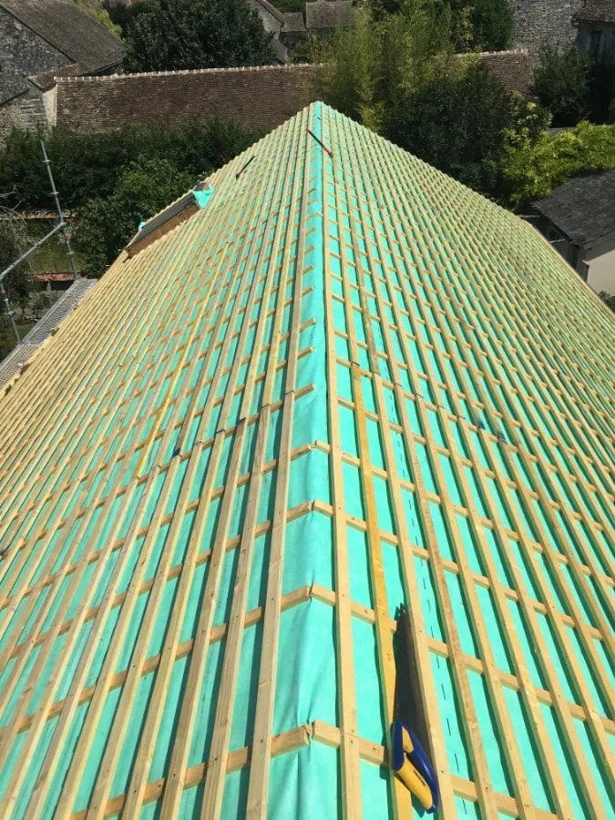 Écran HPV et étanchéité pour toiture dans le Var